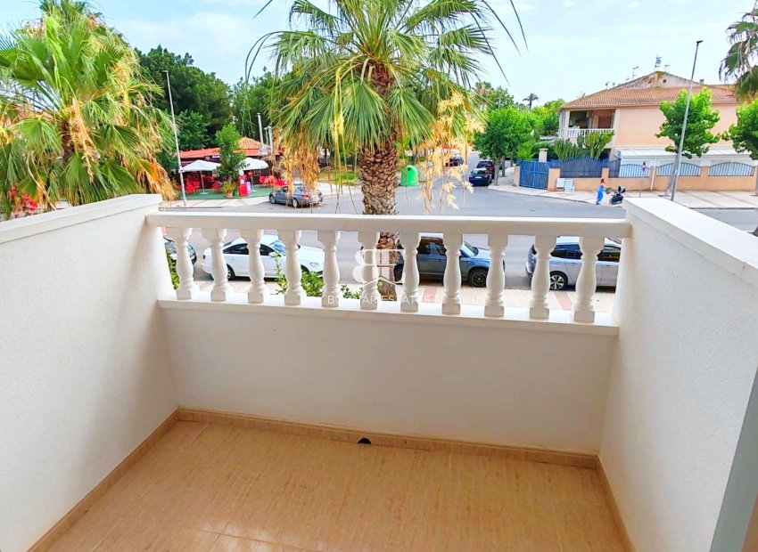 Herverkoop - Herenhuis -
Los Alcazares