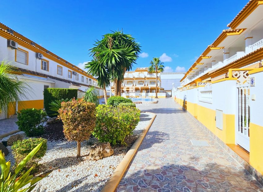 Herverkoop - Herenhuis -
Los Alcazares