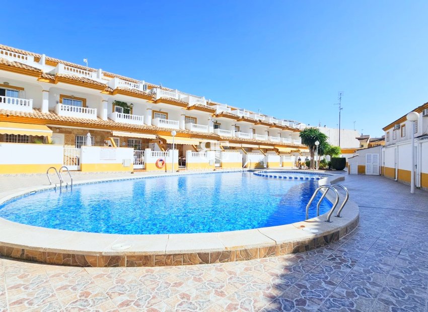 Herverkoop - Herenhuis -
Los Alcazares