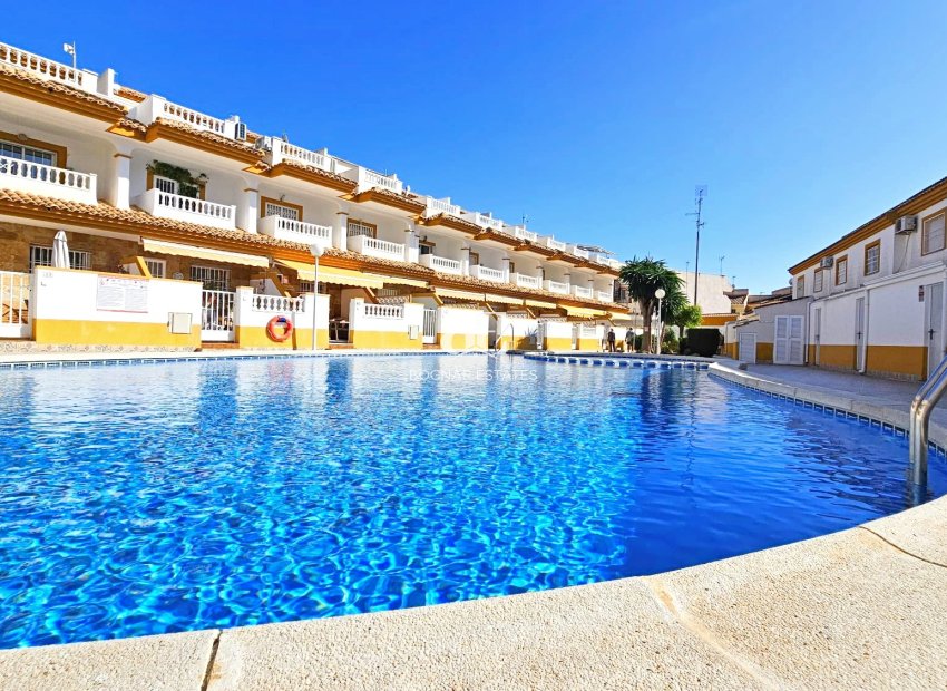 Herverkoop - Herenhuis -
Los Alcazares