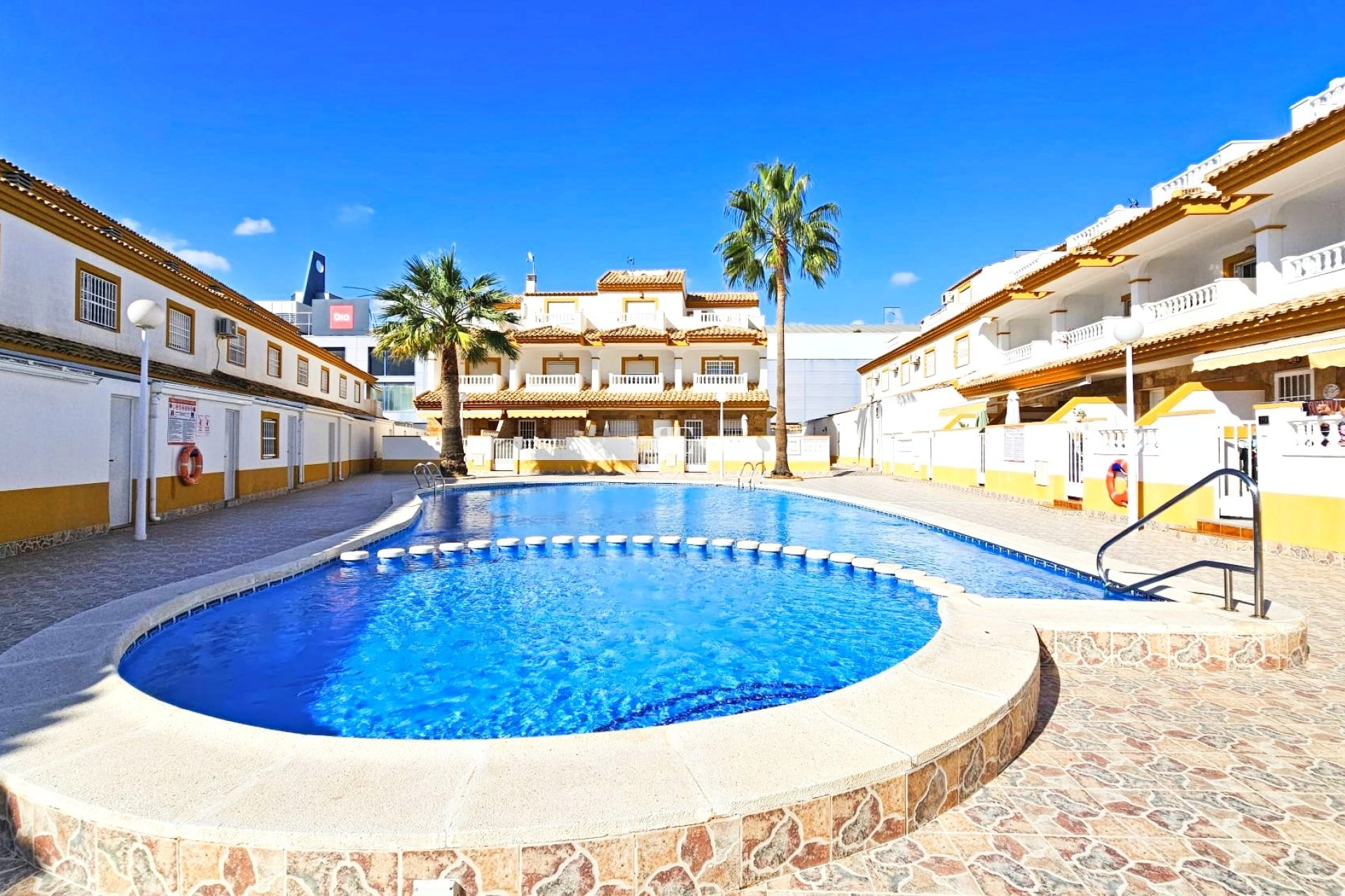 Herverkoop - Herenhuis -
Los Alcazares