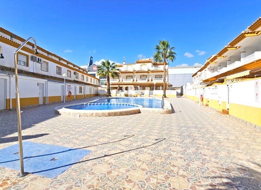 Herverkoop - Herenhuis -
Los Alcazares