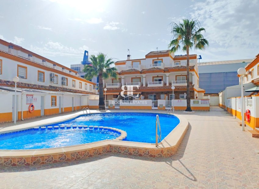 Herverkoop - Herenhuis -
Los Alcazares