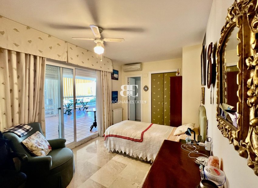 Herverkoop - Herenhuis -
Marbella - Guadalmina Alta