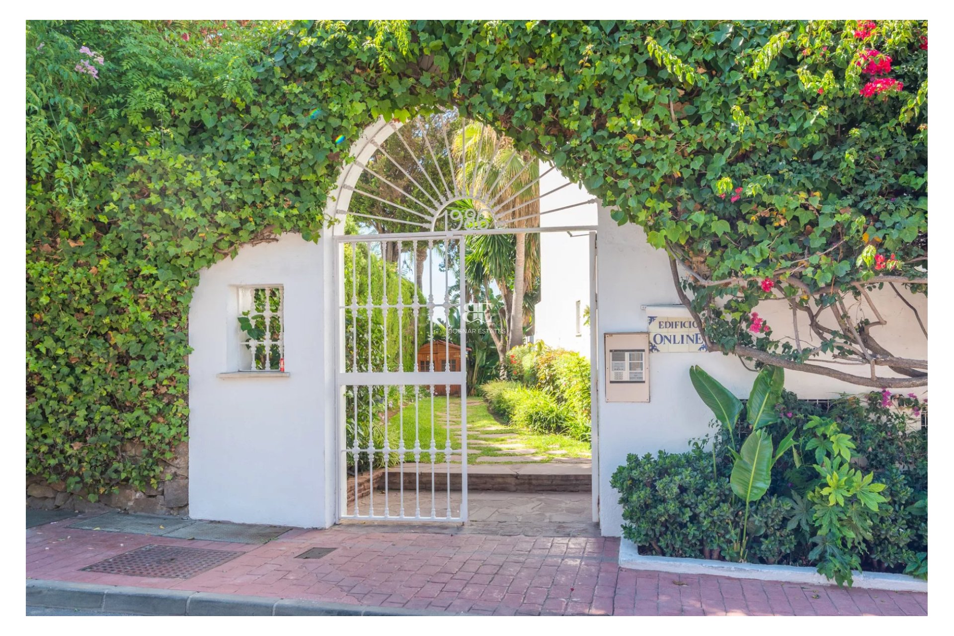 Herverkoop - Herenhuis -
Marbella - Puerto Banús