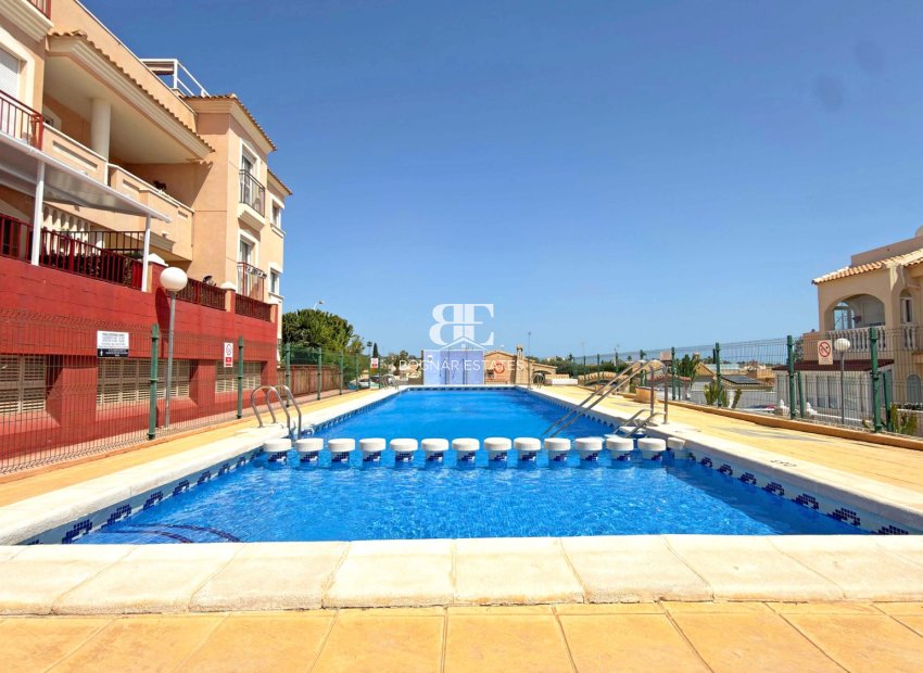 Herverkoop - Herenhuis -
Orihuela Costa - La Florida