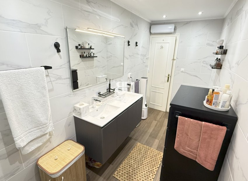 Herverkoop - Herenhuis -
Orihuela Costa - La Zenia