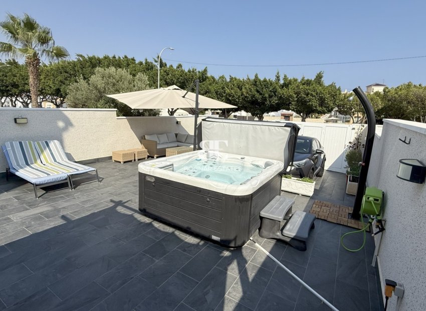 Herverkoop - Herenhuis -
Orihuela Costa - La Zenia