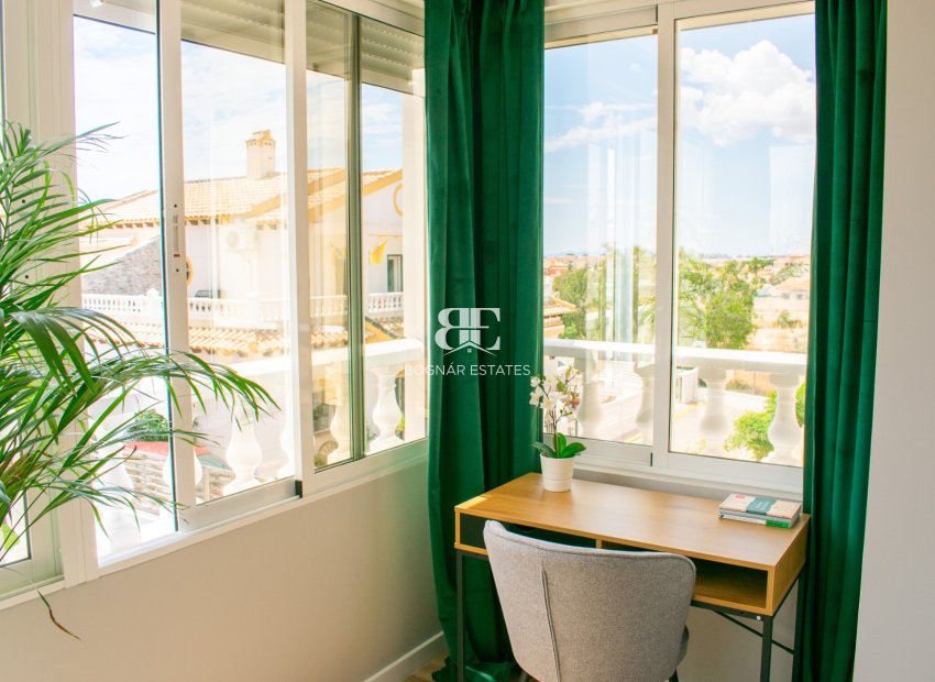 Herverkoop - Herenhuis -
Orihuela Costa - Punta Prima