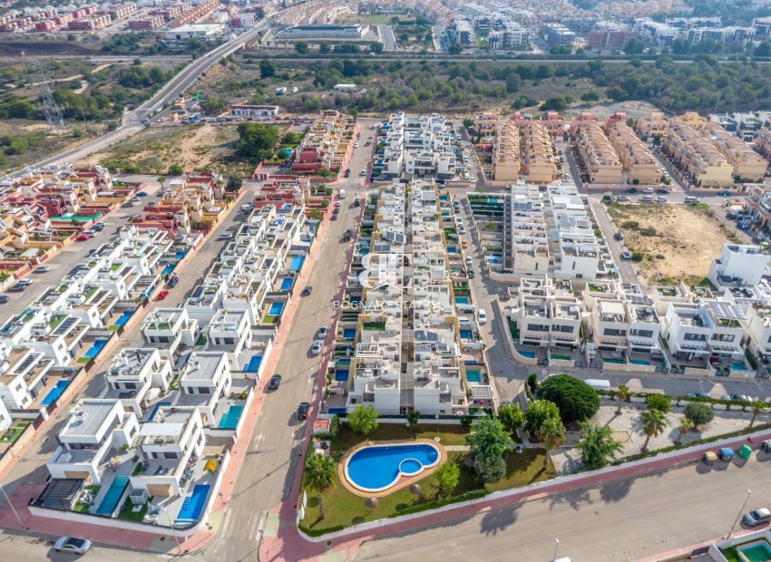 Herverkoop - Herenhuis -
Orihuela Costa - Villamartín