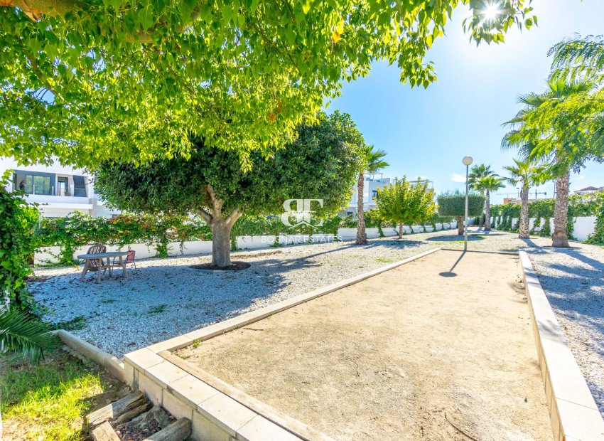 Herverkoop - Herenhuis -
Orihuela Costa - Villamartín