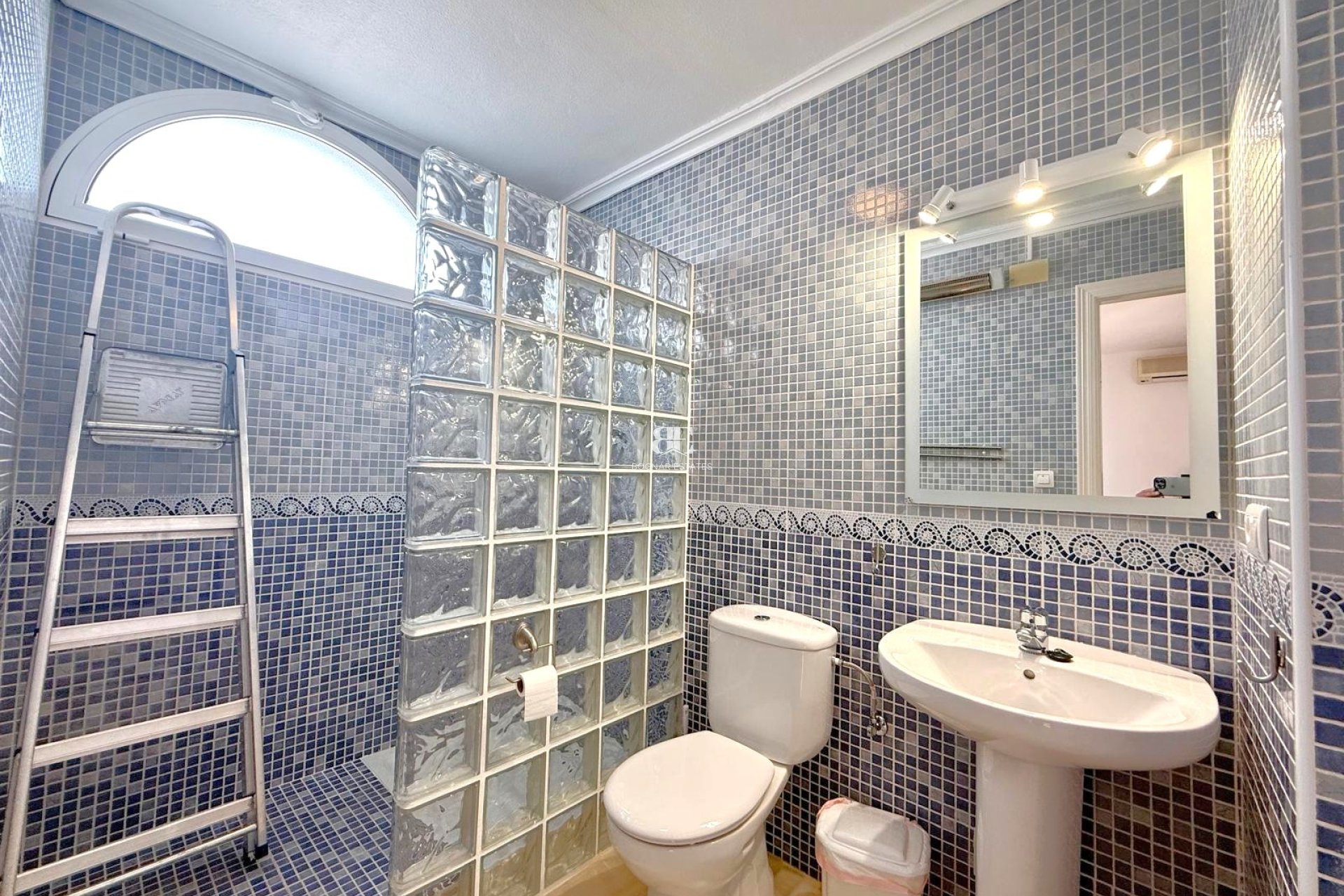 Herverkoop - Herenhuis -
Orihuela Costa - Villamartín