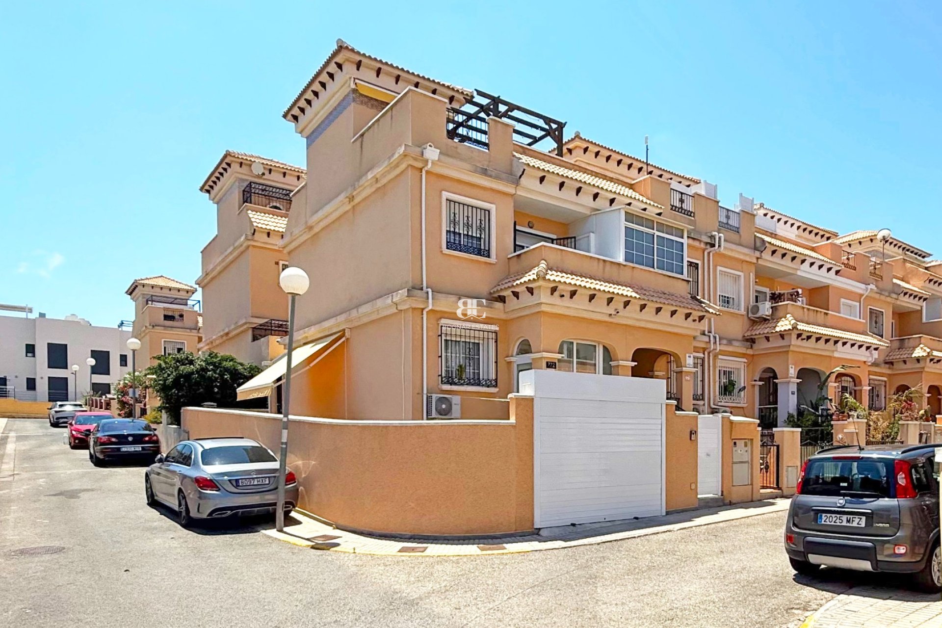 Herverkoop - Herenhuis -
Orihuela Costa - Villamartín