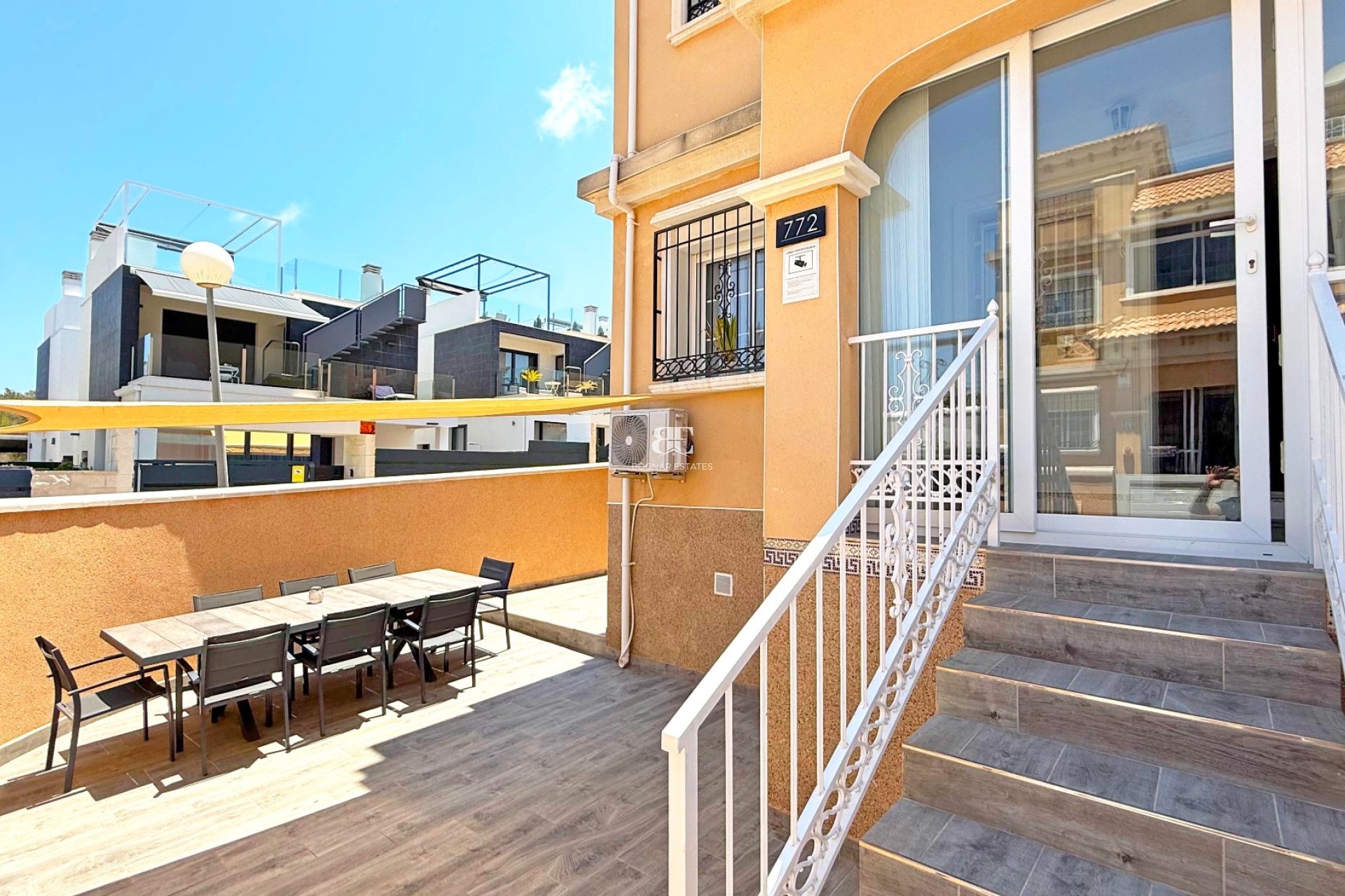 Herverkoop - Herenhuis -
Orihuela Costa - Villamartín