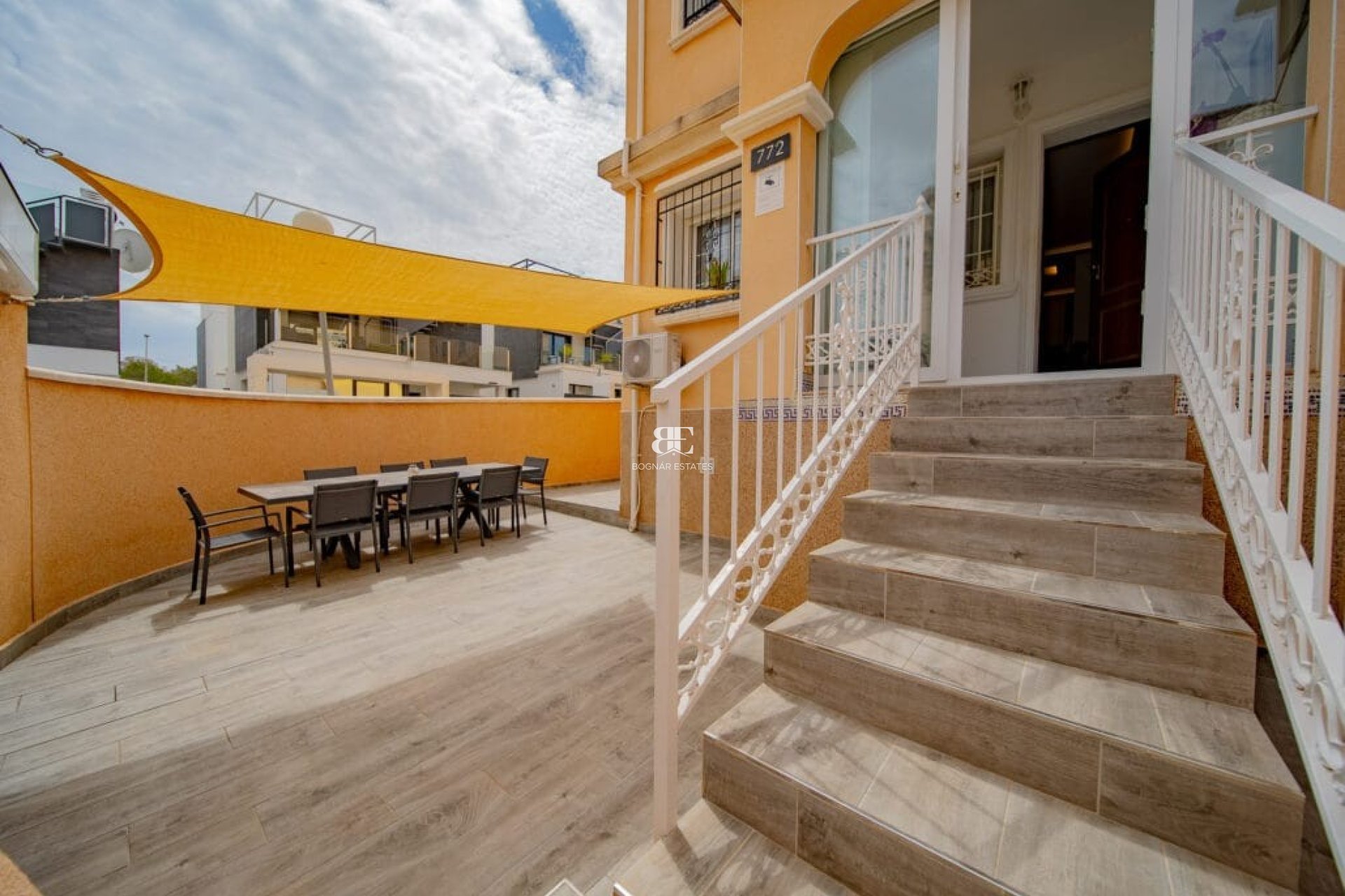 Herverkoop - Herenhuis -
Orihuela Costa - Villamartín