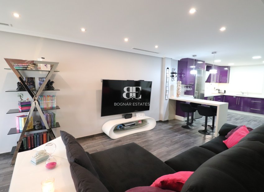 Herverkoop - Herenhuis -
Redován - Redovan - Town