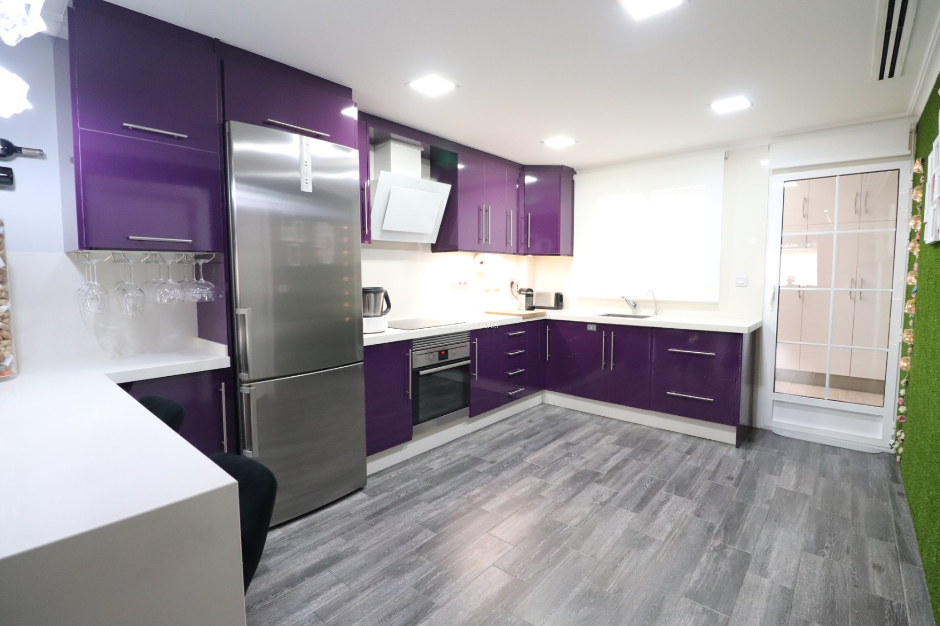 Herverkoop - Herenhuis -
Redován - Redovan - Town