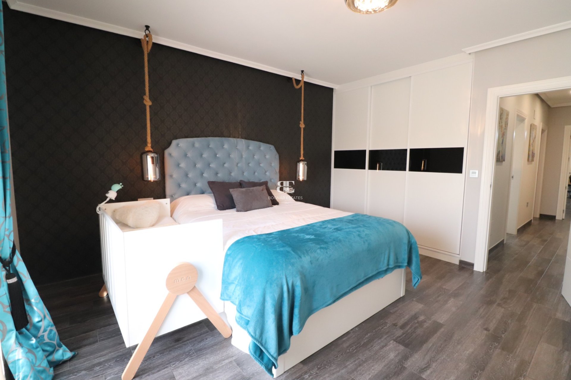 Herverkoop - Herenhuis -
Redován - Redovan - Town