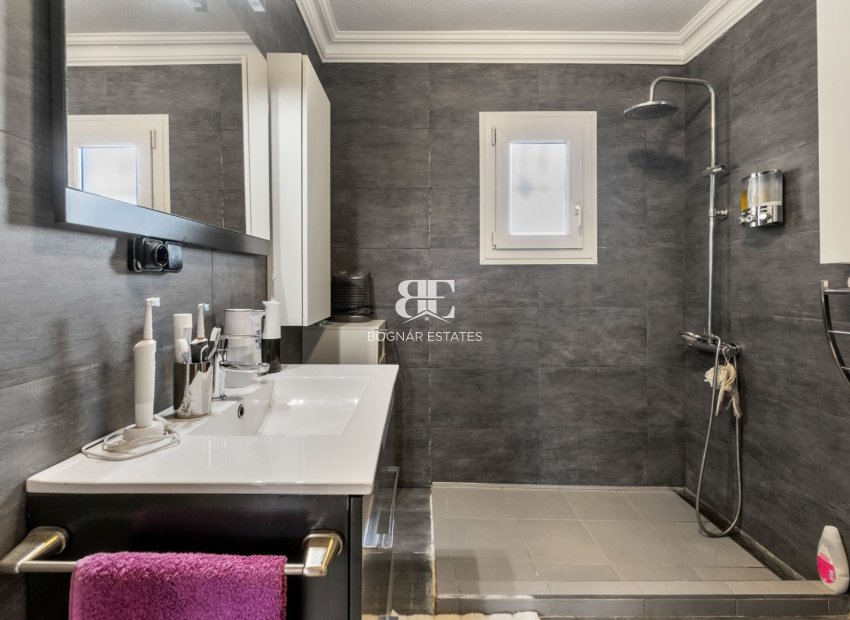 Herverkoop - Herenhuis -
Torrevieja - Aguas Nuevas