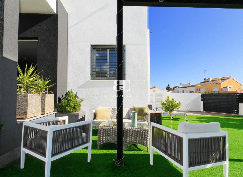 Herverkoop - Herenhuis -
Torrevieja - Aguas Nuevas