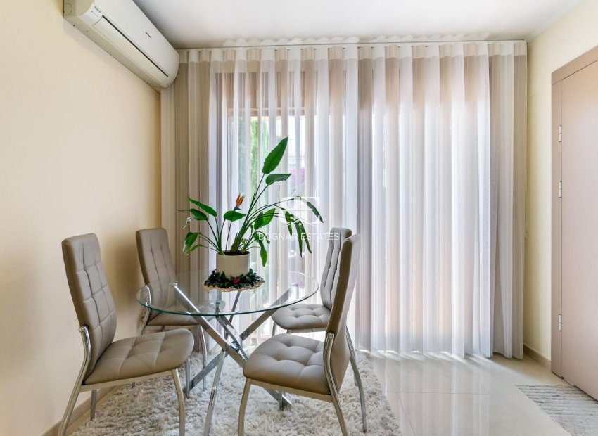 Herverkoop - Herenhuis -
Torrevieja - Aguas Nuevas