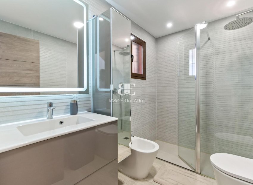 Herverkoop - Herenhuis -
Torrevieja - Aguas Nuevas