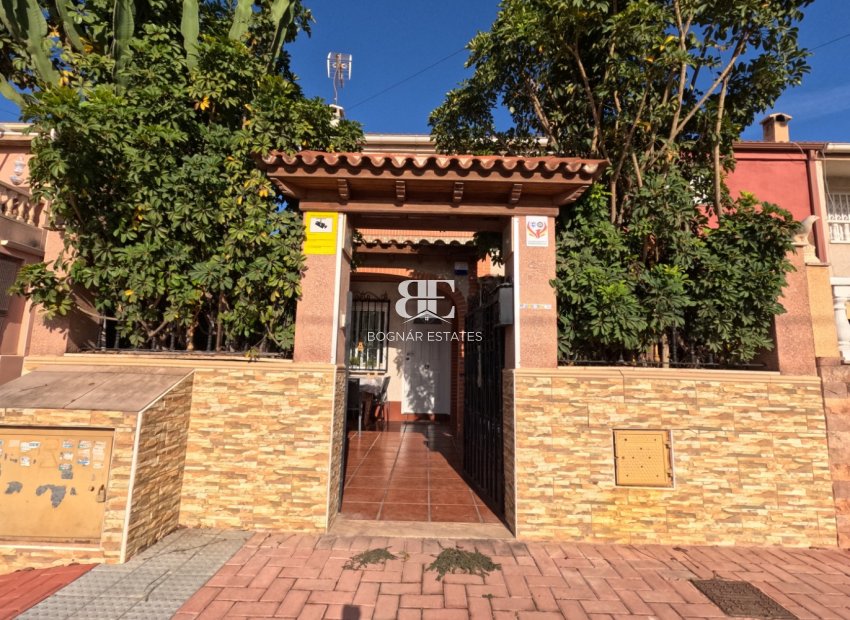 Herverkoop - Herenhuis -
Torrevieja - El Acequión - Los Náufragos