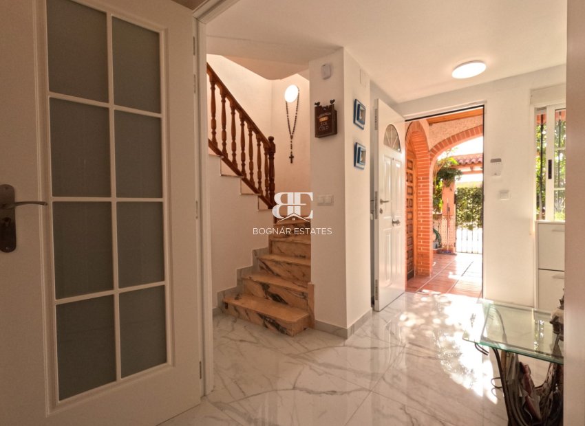 Herverkoop - Herenhuis -
Torrevieja - El Acequión - Los Náufragos