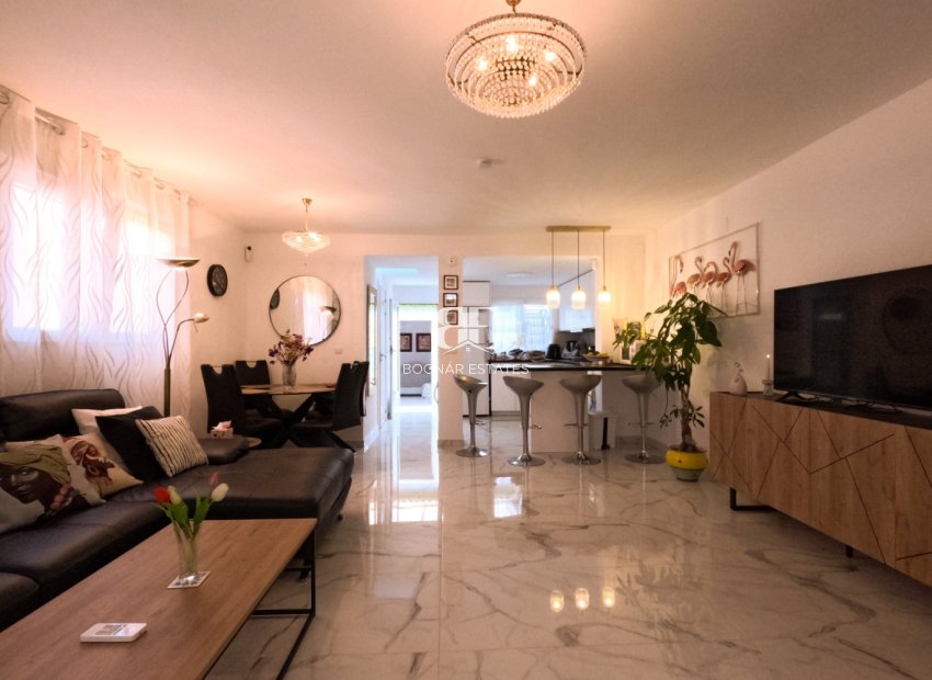 Herverkoop - Herenhuis -
Torrevieja - El Acequión - Los Náufragos