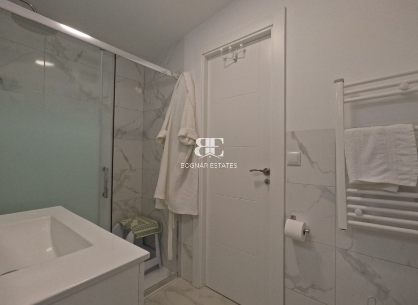 Herverkoop - Herenhuis -
Torrevieja - El Acequión - Los Náufragos