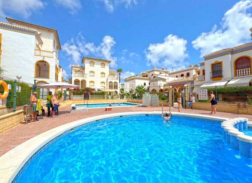 Herverkoop - Herenhuis -
Torrevieja - La Mata