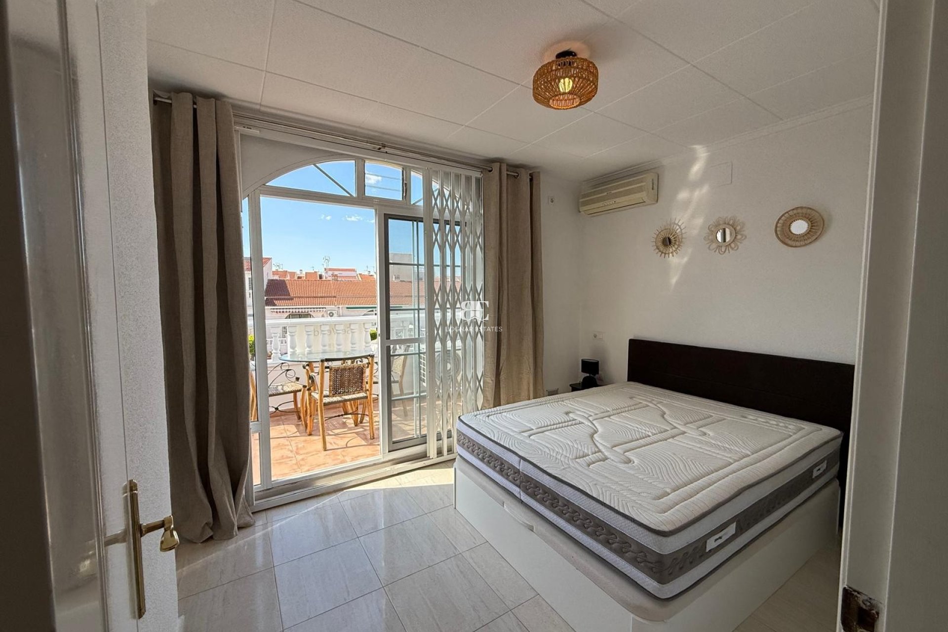 Herverkoop - Herenhuis -
Torrevieja - La Siesta - El Salado -  Torreta