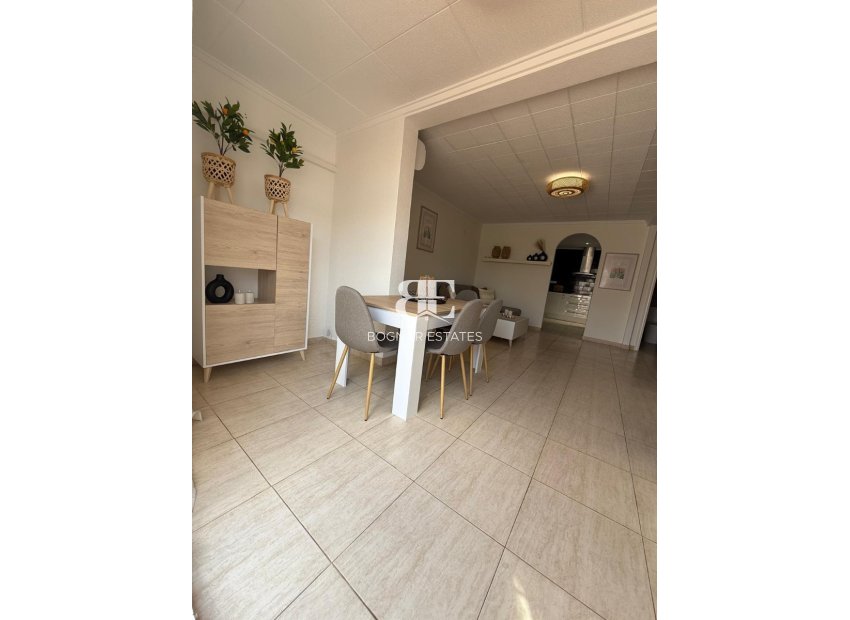 Herverkoop - Herenhuis -
Torrevieja - La Siesta - El Salado -  Torreta