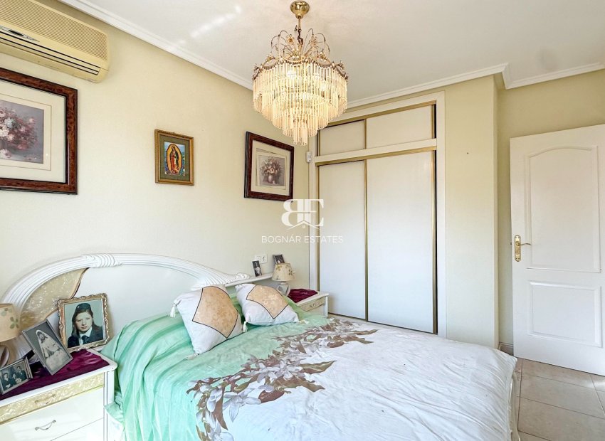 Herverkoop - Herenhuis -
Torrevieja - La Siesta