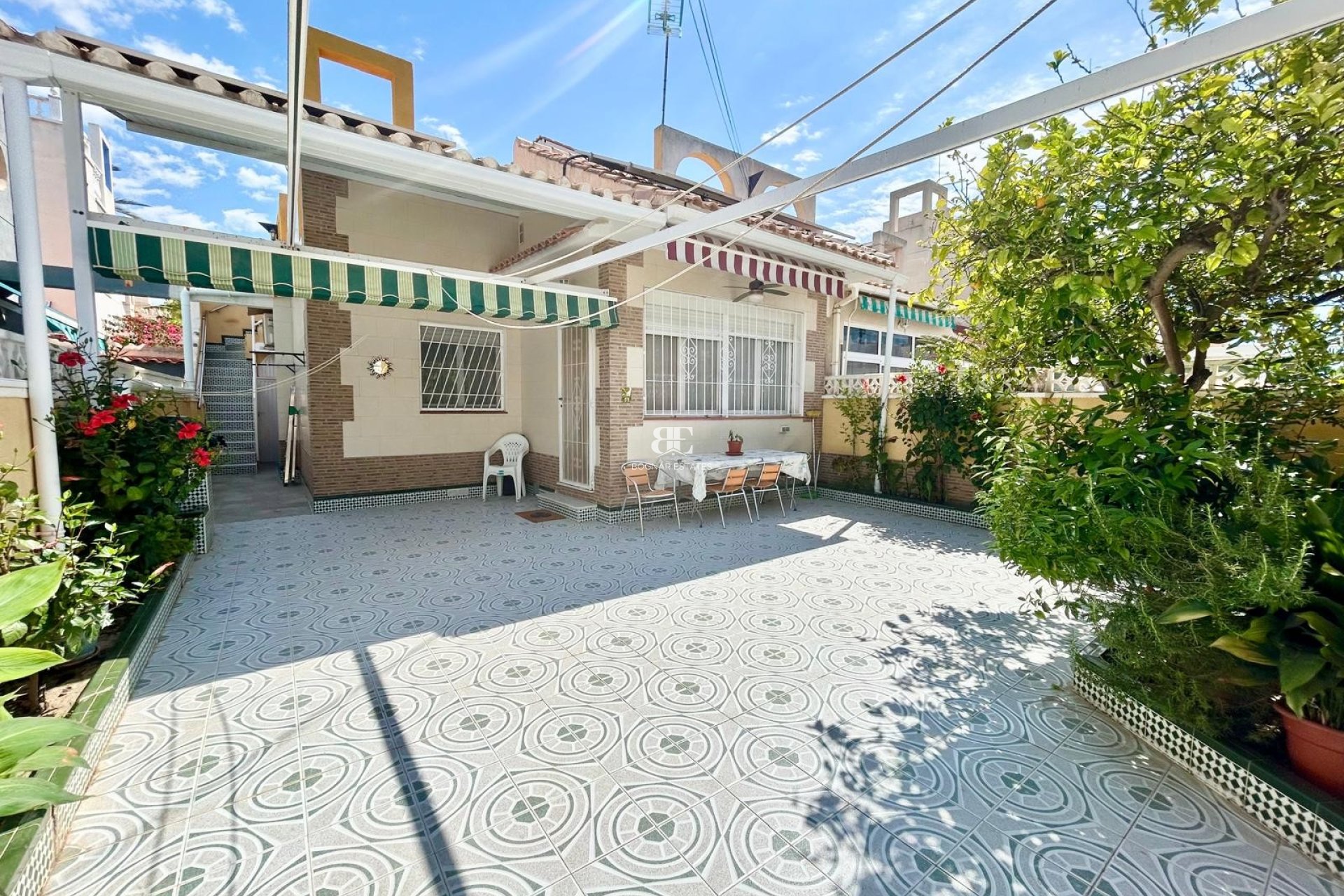 Herverkoop - Herenhuis -
Torrevieja - La Torreta