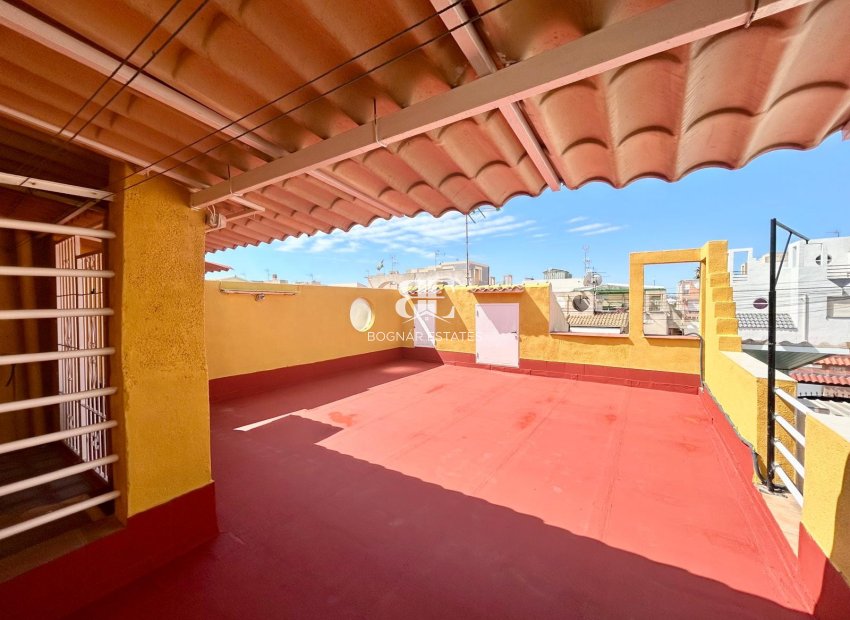 Herverkoop - Herenhuis -
Torrevieja - La Torreta