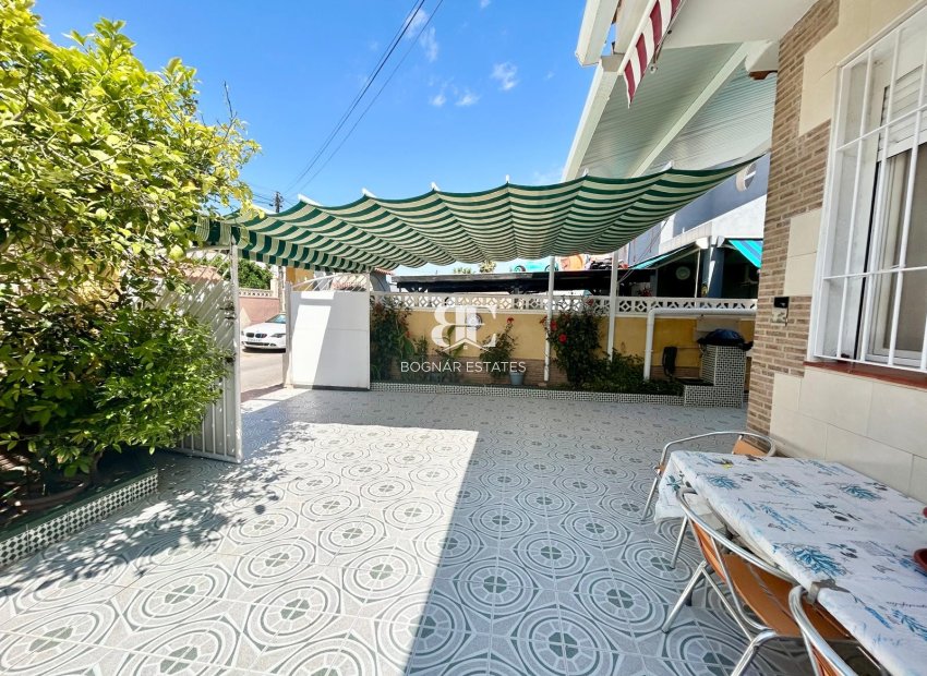 Herverkoop - Herenhuis -
Torrevieja - La Torreta