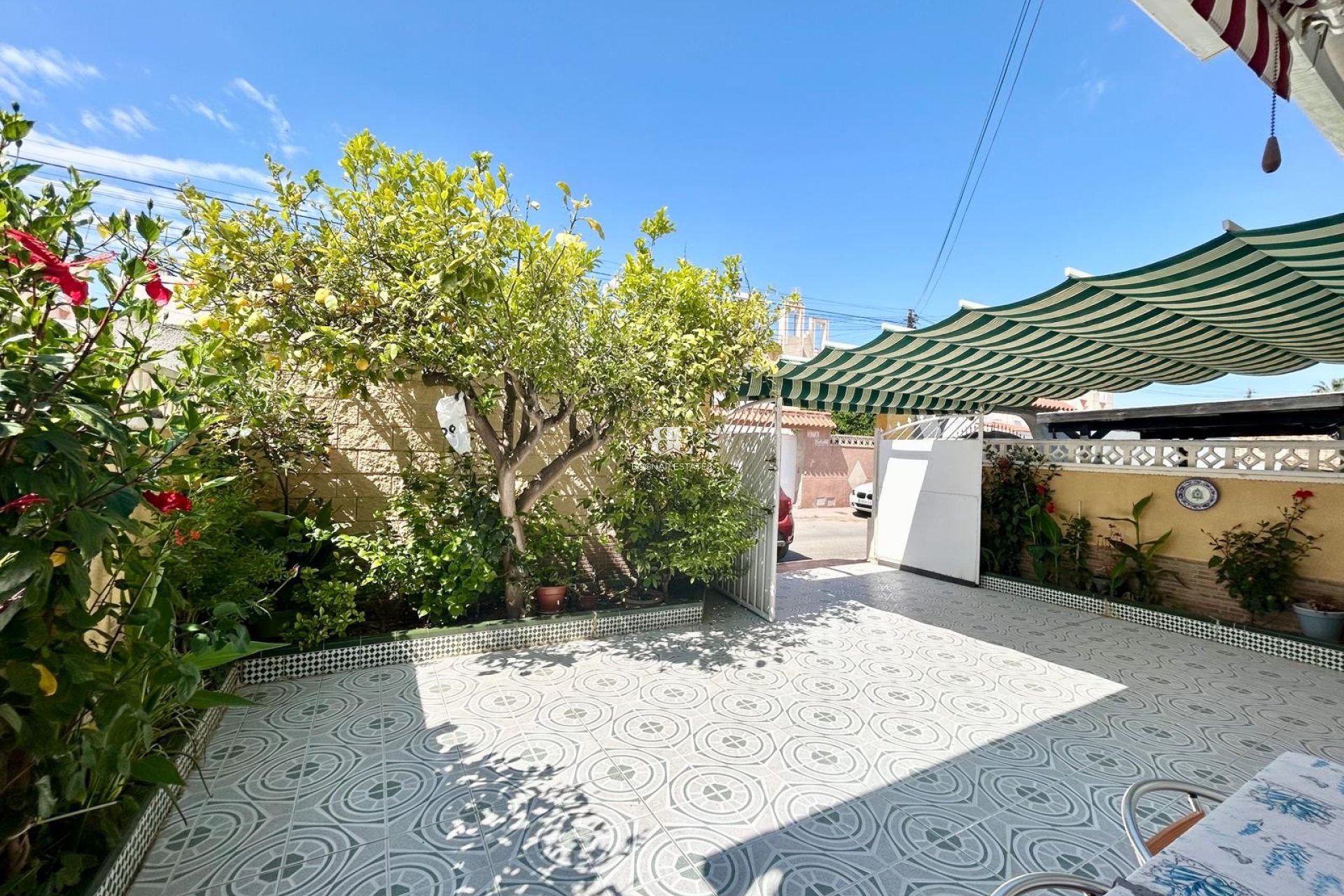 Herverkoop - Herenhuis -
Torrevieja - La Torreta