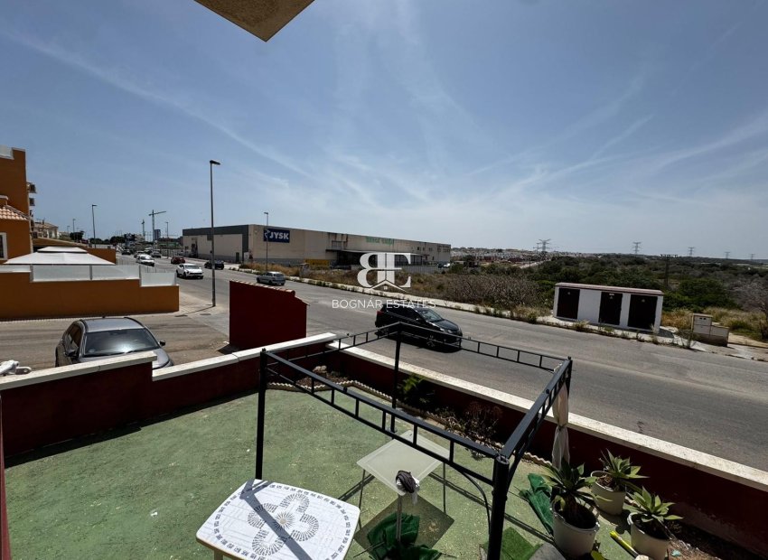 Herverkoop - Herenhuis -
Torrevieja - Los Altos
