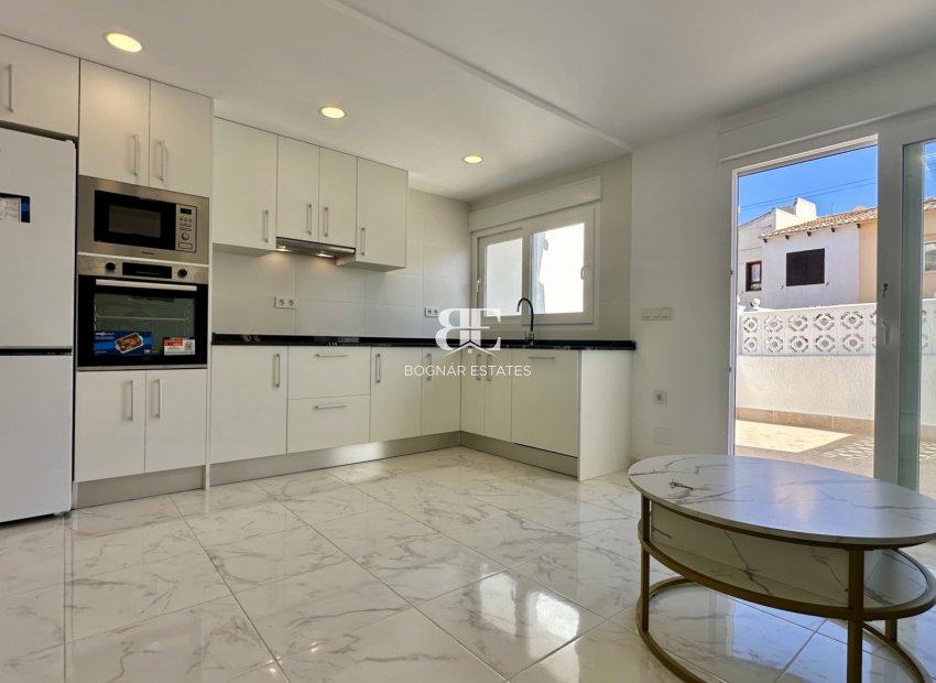 Herverkoop - Herenhuis -
Torrevieja - Los Balcones