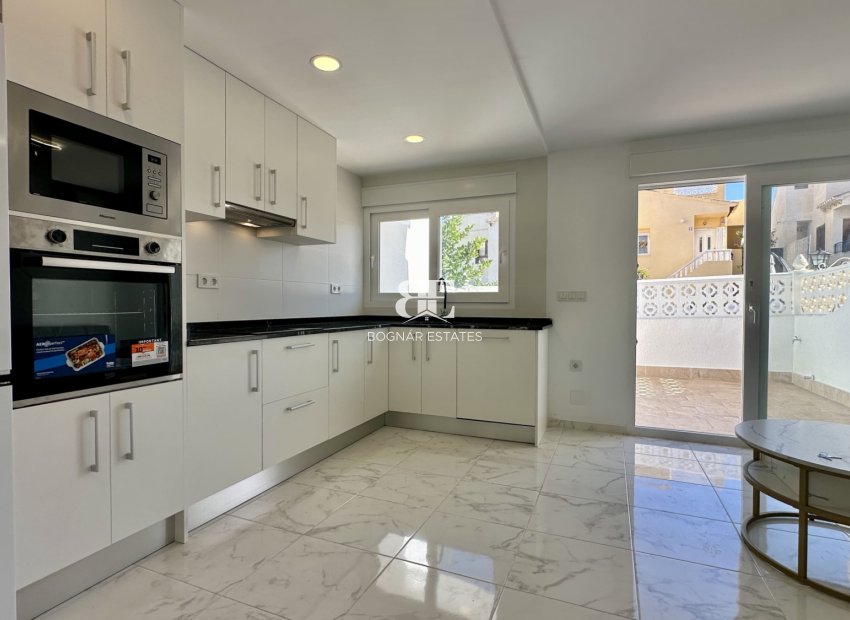 Herverkoop - Herenhuis -
Torrevieja - Los Balcones