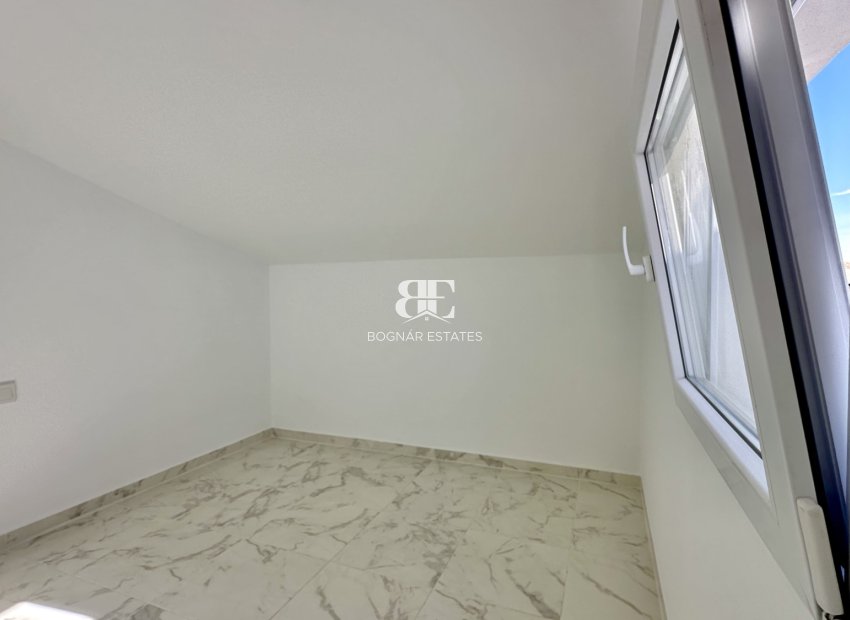 Herverkoop - Herenhuis -
Torrevieja - Los Balcones