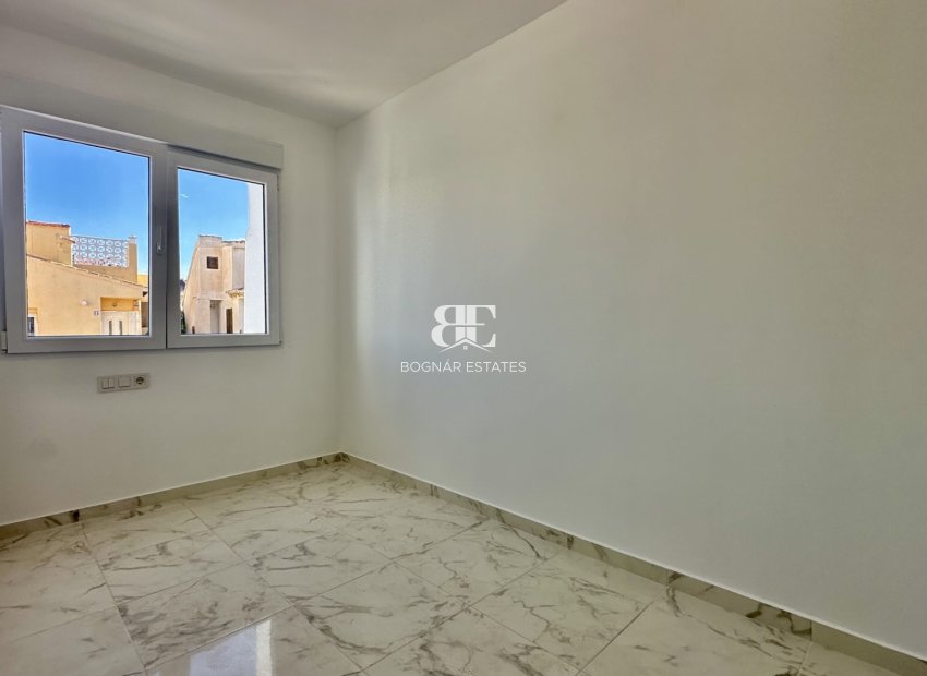 Herverkoop - Herenhuis -
Torrevieja - Los Balcones