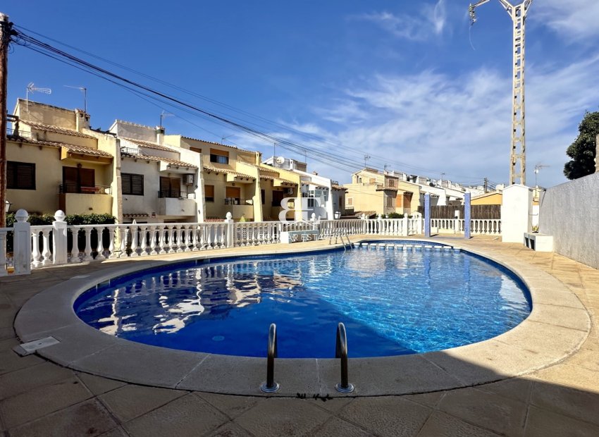 Herverkoop - Herenhuis -
Torrevieja - Los Balcones