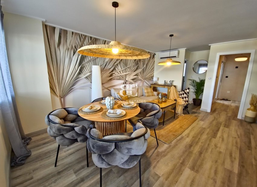 Herverkoop - Herenhuis -
Torrevieja - Los Balcones