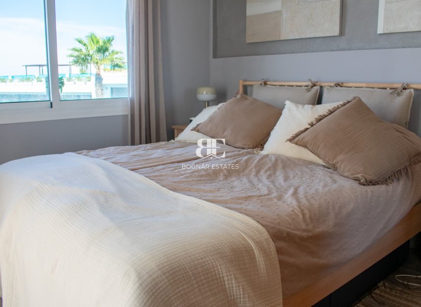 Herverkoop - Herenhuis -
Torrevieja - Los Balcones