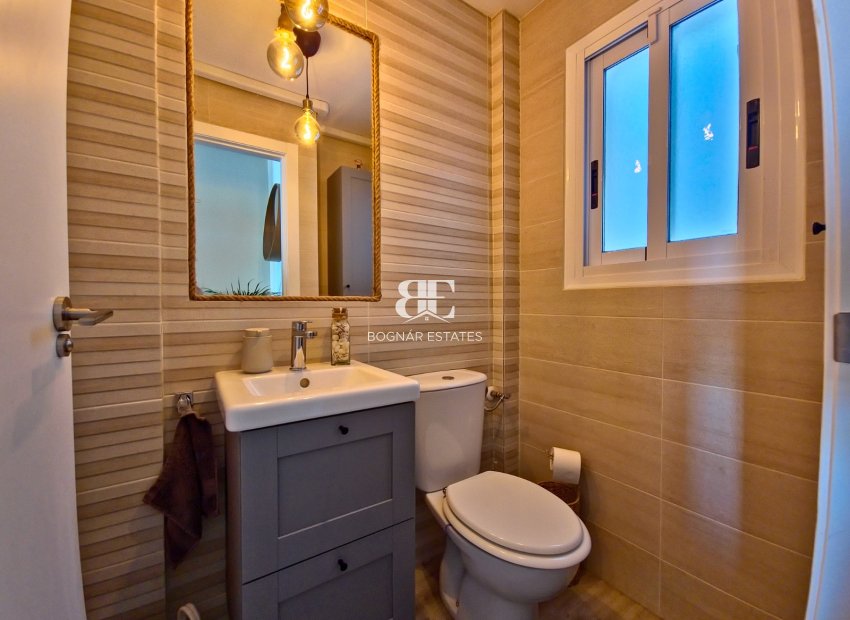 Herverkoop - Herenhuis -
Torrevieja - Los Balcones