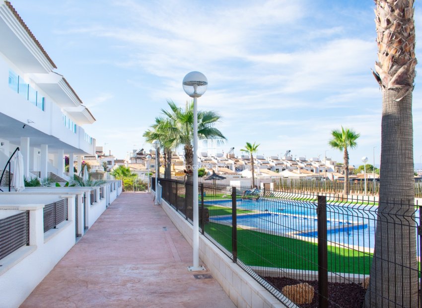 Herverkoop - Herenhuis -
Torrevieja - Los Balcones