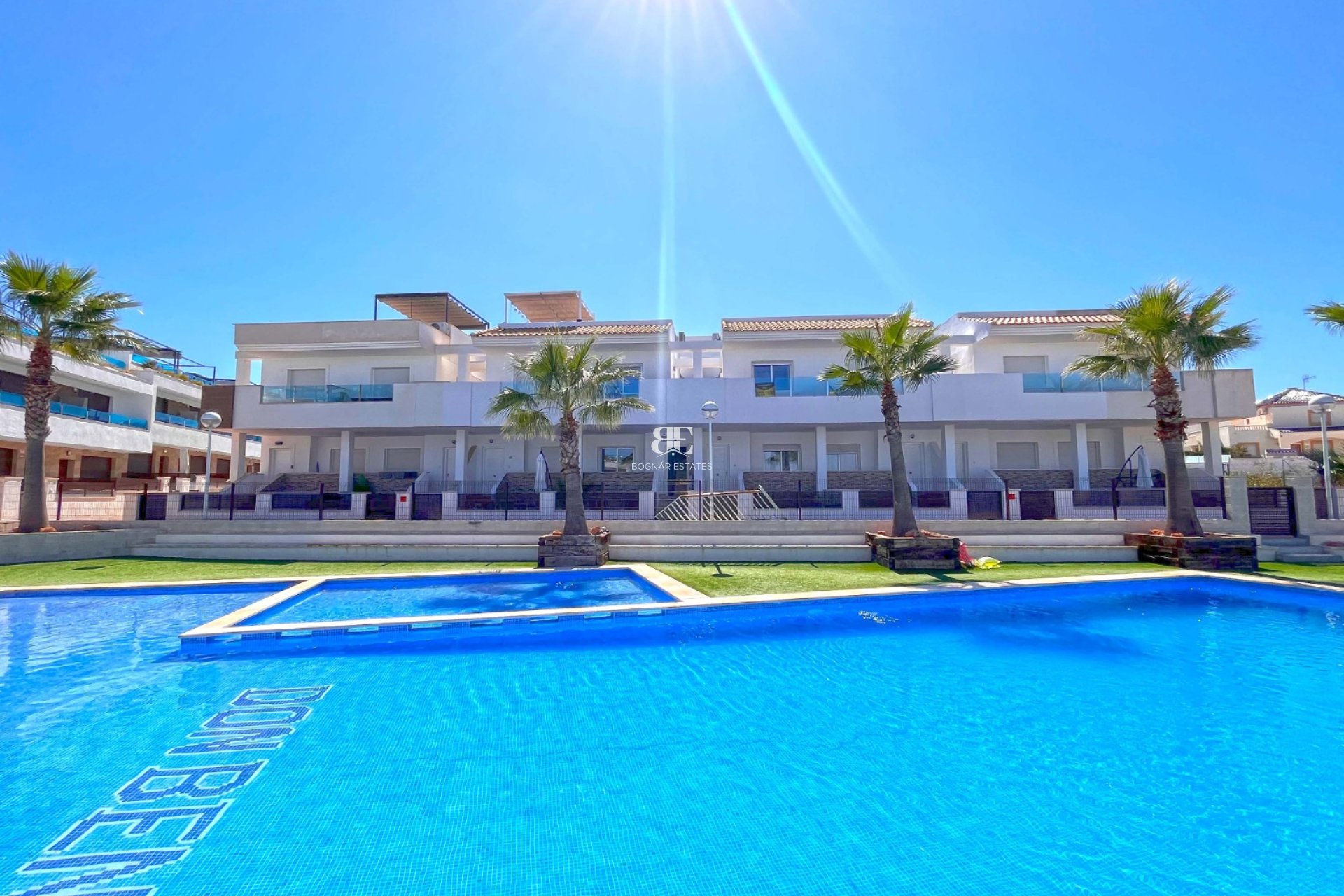 Herverkoop - Herenhuis -
Torrevieja - Los Balcones