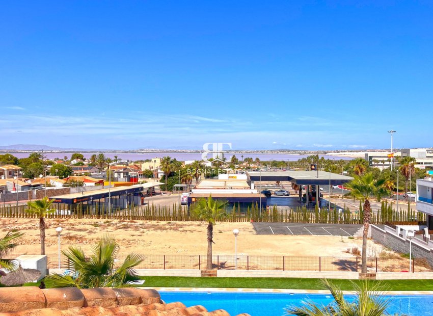 Herverkoop - Herenhuis -
Torrevieja - Los Balcones